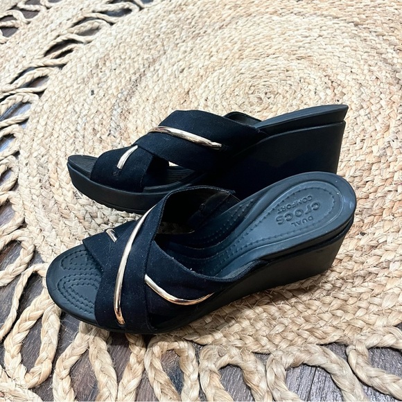 Crocs Leigh ii Metalblock Dual Comfort Wedge Platform black with gold size 9 - Picture 3 of 5